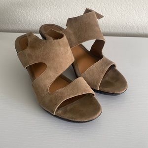 Tan Eüro-soft by Söfft heels
